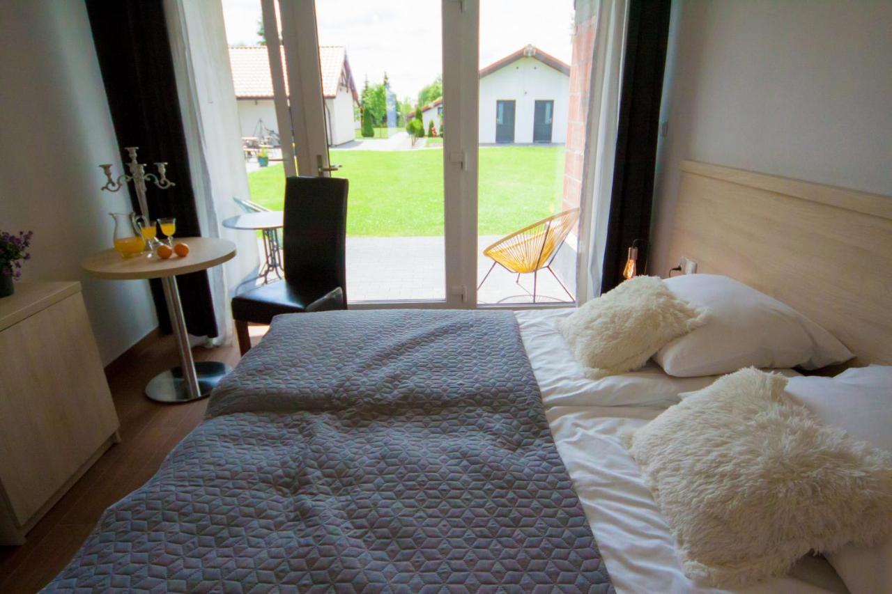 Sadova Park Villa Ślesin Екстериор снимка