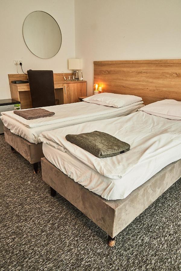 Sadova Park Villa Ślesin Екстериор снимка