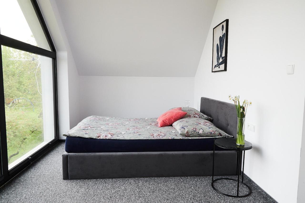 Sadova Park Villa Ślesin Екстериор снимка