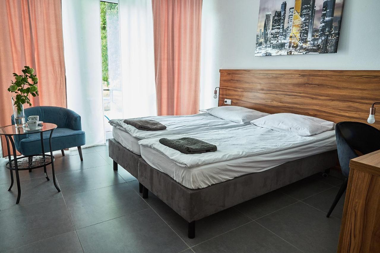 Sadova Park Villa Ślesin Екстериор снимка