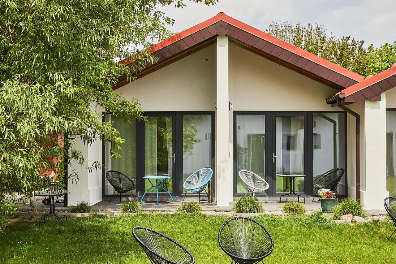 Sadova Park Villa Ślesin Екстериор снимка