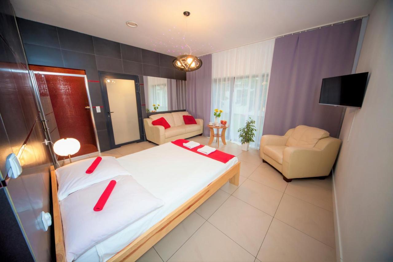 Sadova Park Villa Ślesin Екстериор снимка
