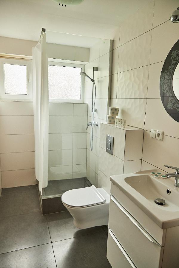 Sadova Park Villa Ślesin Екстериор снимка