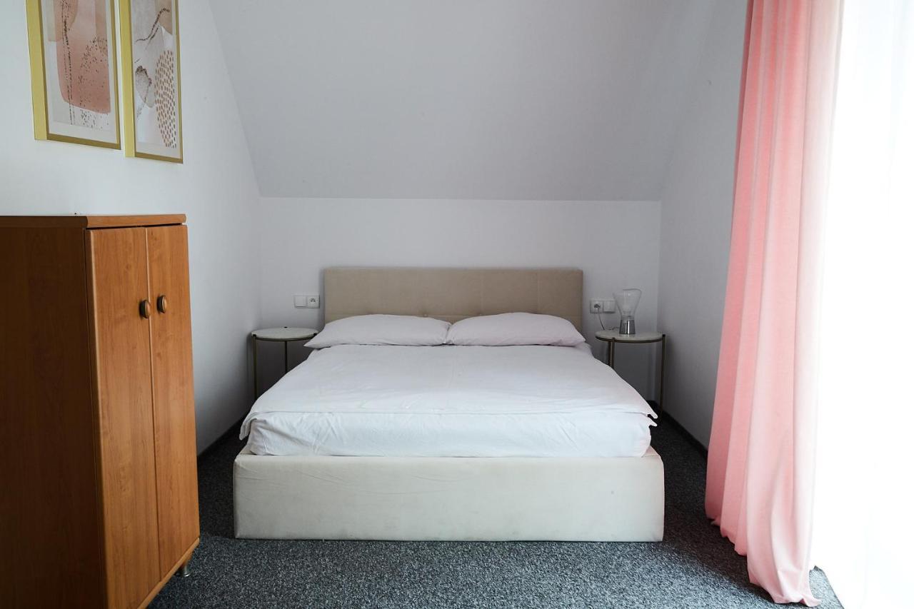 Sadova Park Villa Ślesin Екстериор снимка