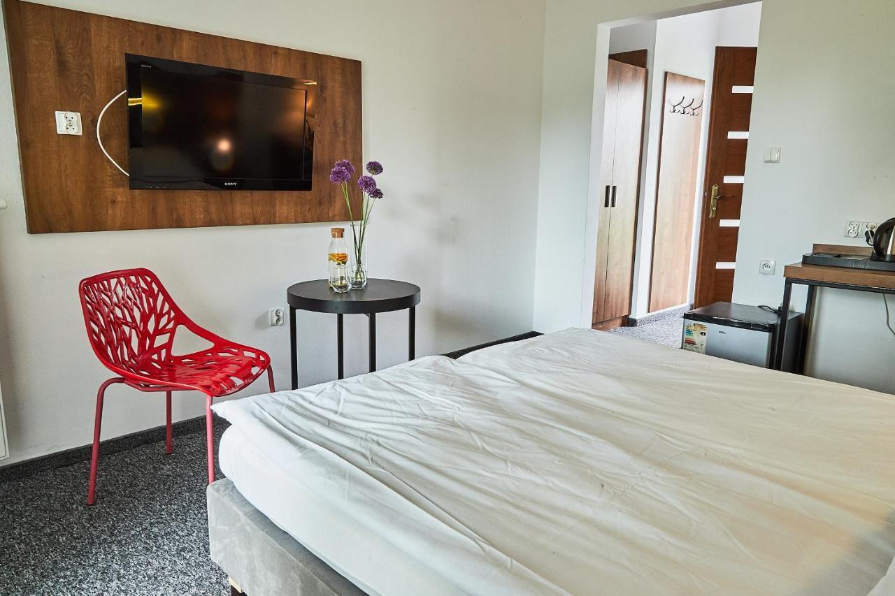 Sadova Park Villa Ślesin Екстериор снимка