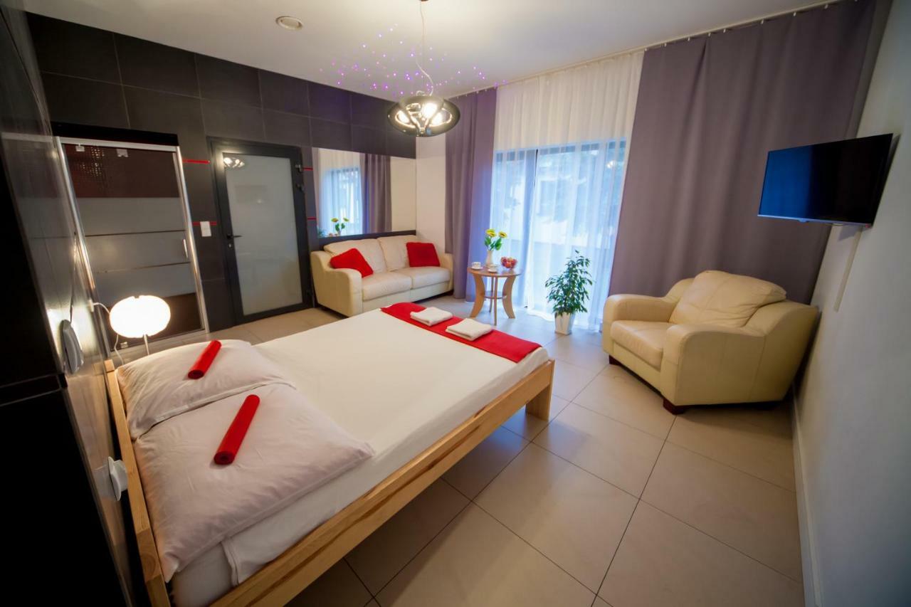 Sadova Park Villa Ślesin Екстериор снимка